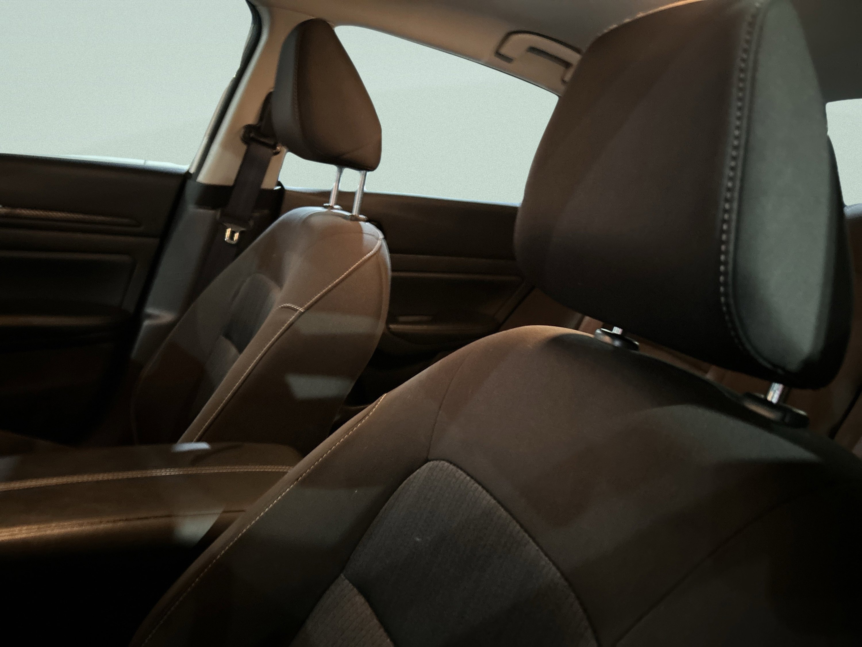 Used 2025 Nissan Altima 2.5 SV FWD image 12