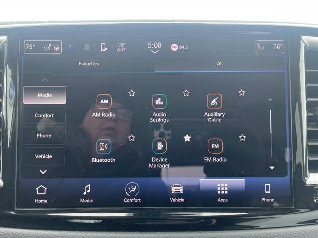 Used 2022 Chrysler Pacifica Touring-L image 4