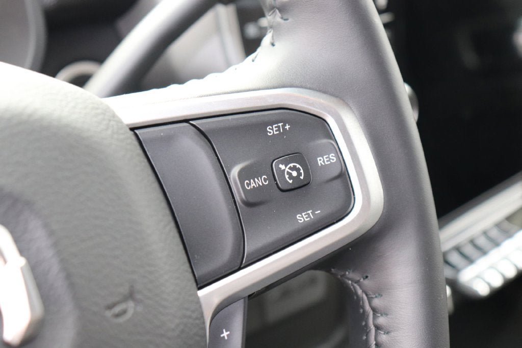 New 2024 RAM 2500 Big Horn w/ Towing Technology Group AWD/4WD image 18