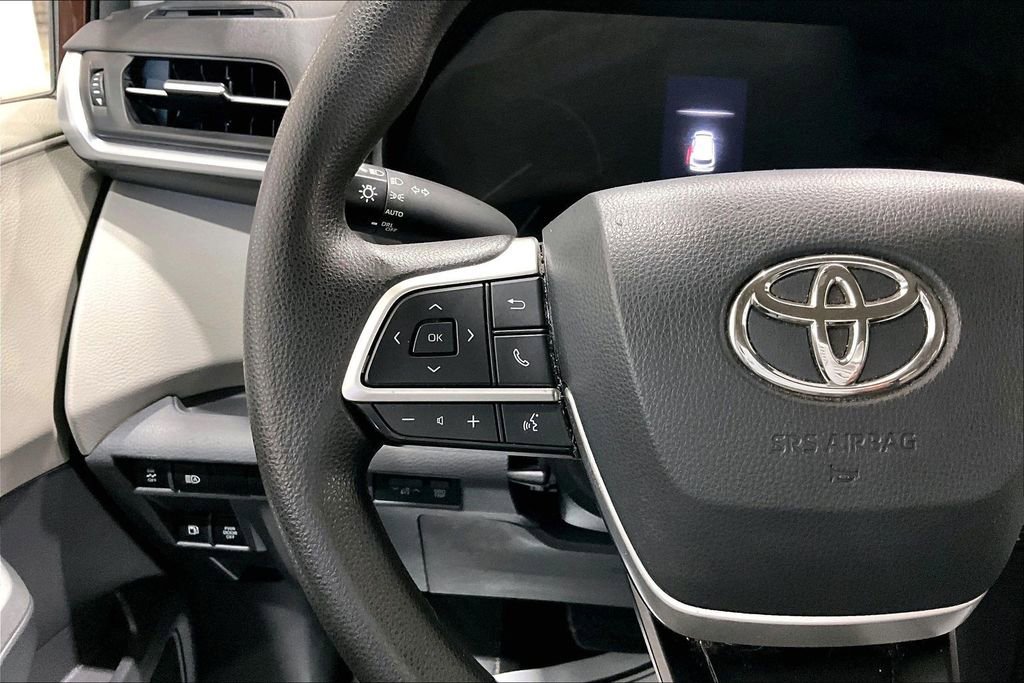 Used 2021 Toyota Sienna LE AWD/4WD image 17