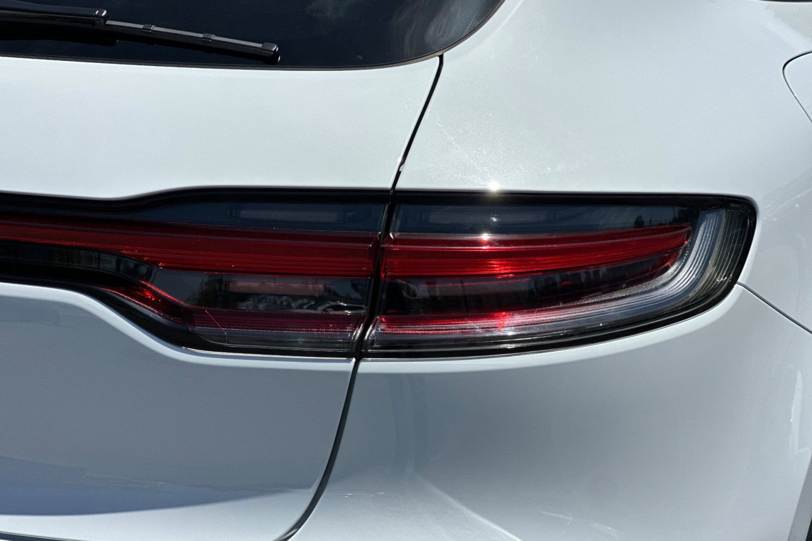 Certified 2022 Porsche Macan AWD/4WD image 28