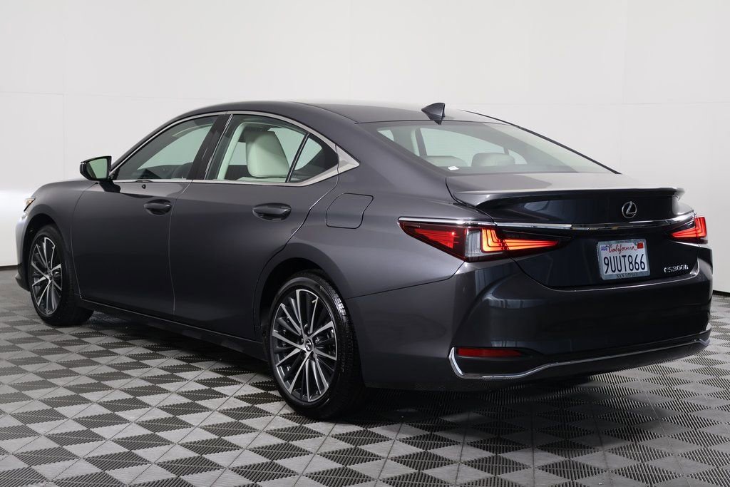 Used 2025 Lexus ES 300h w/ Premium Package image 6