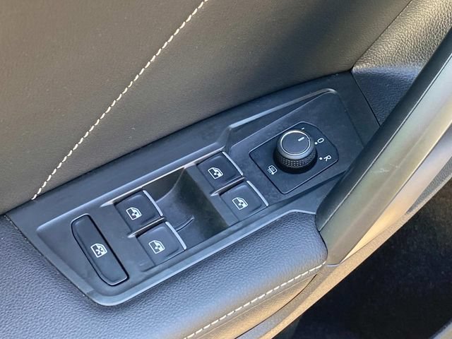 Used 2023 Volkswagen Tiguan SE w/ Panoramic Sunroof Package FWD image 14