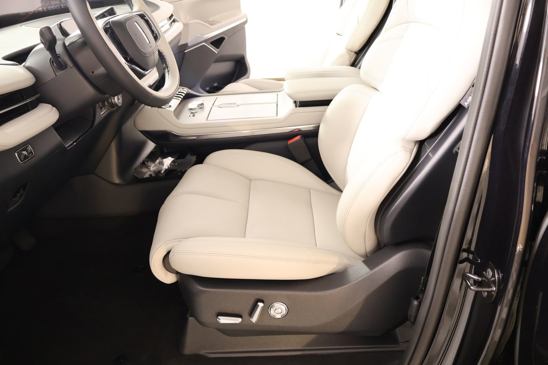 New 2026 Lincoln Navigator Premiere image 12