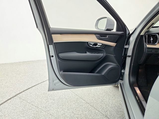 New 2026 Volvo XC90 B6 Plus w/ Protection Package Premier image 23