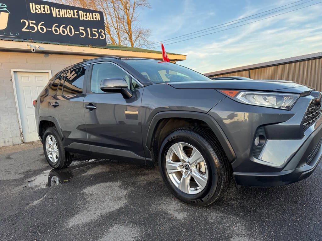 Used 2021 Toyota RAV4 XLE w/ Convenience Package image 3