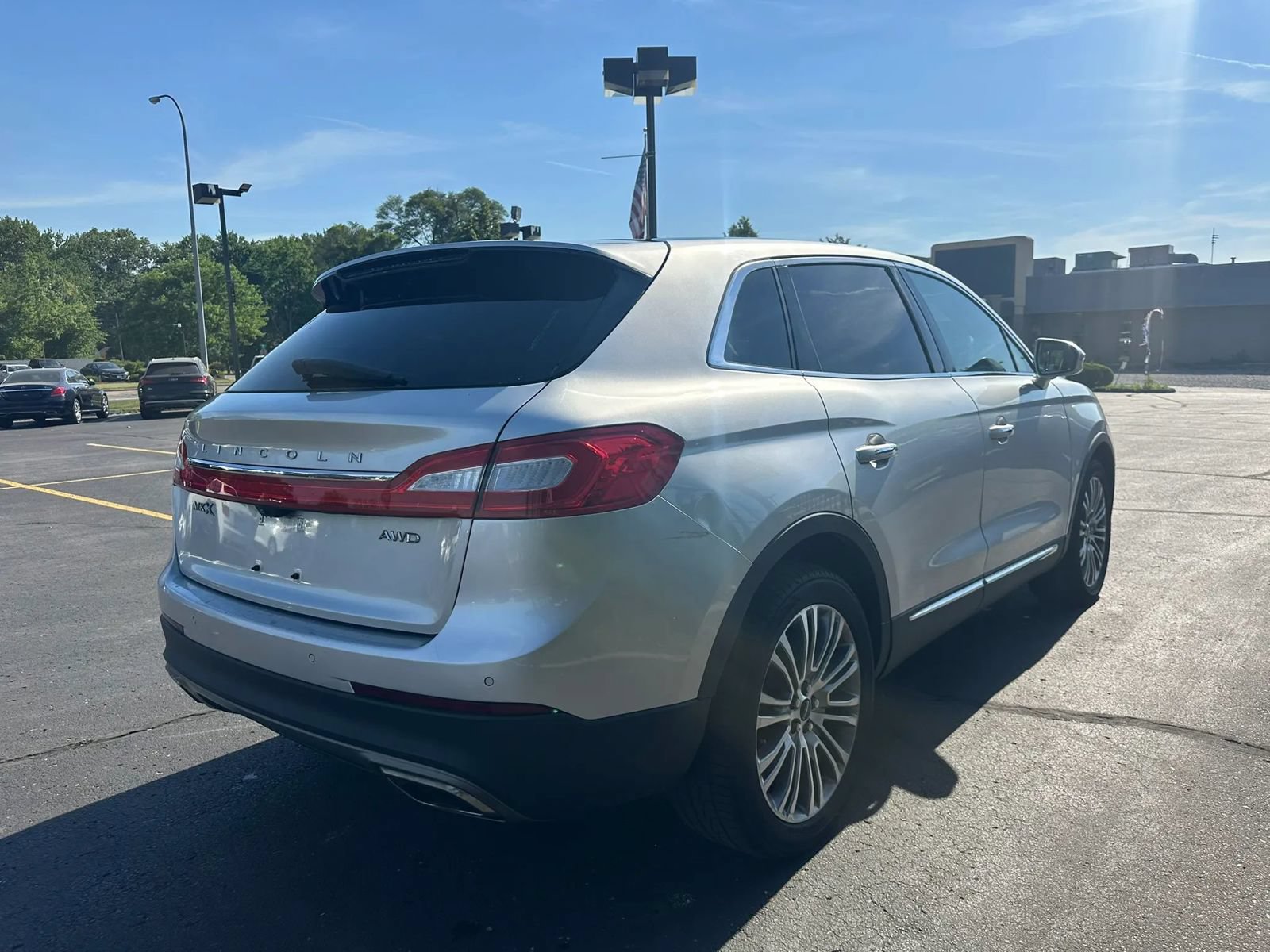 Used 2016 Lincoln MKX Reserve w/ Climate Package AWD/4WD image 4