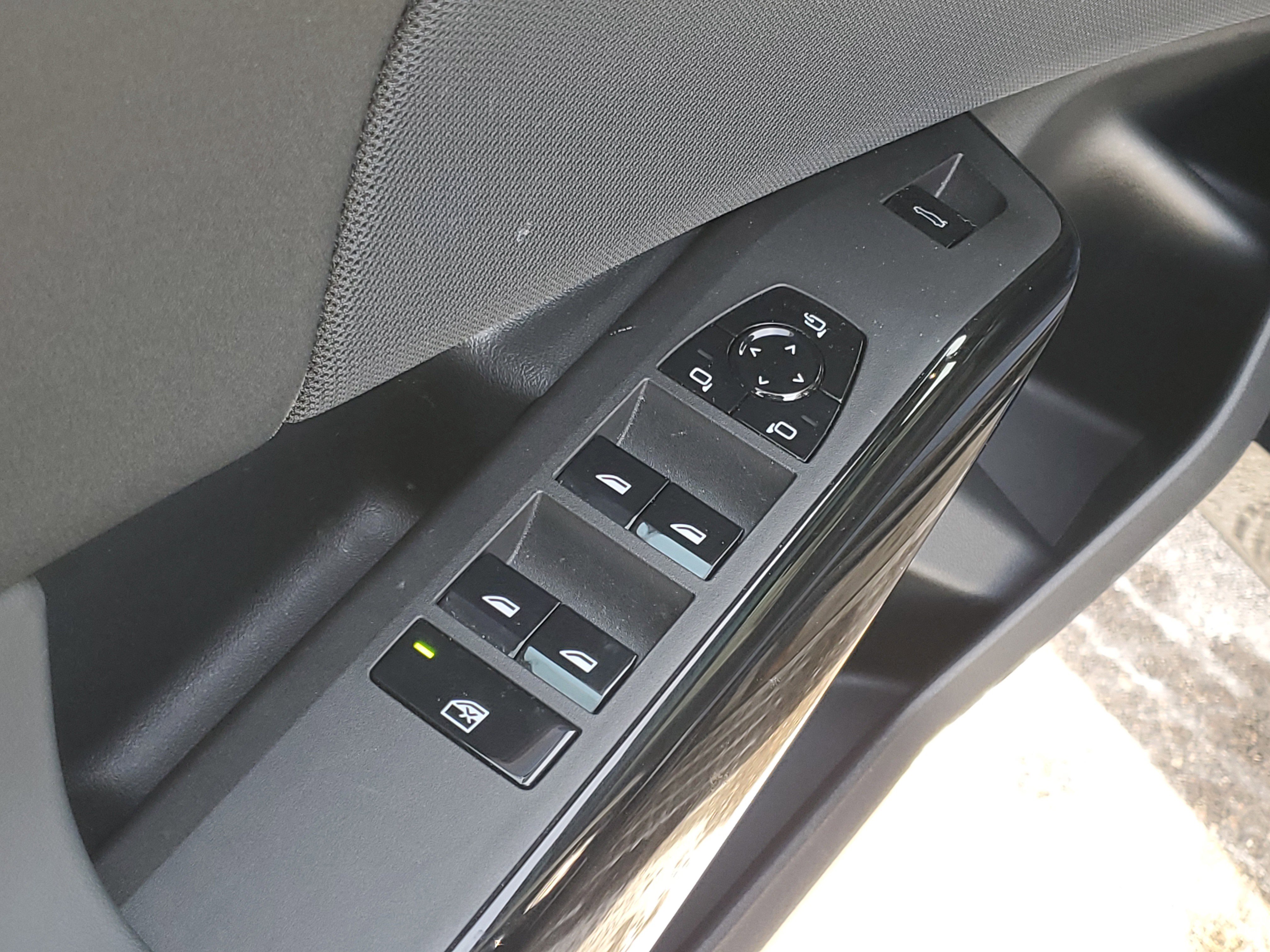 Used 2025 BMW X3 M50 w/ Premium Package image 6