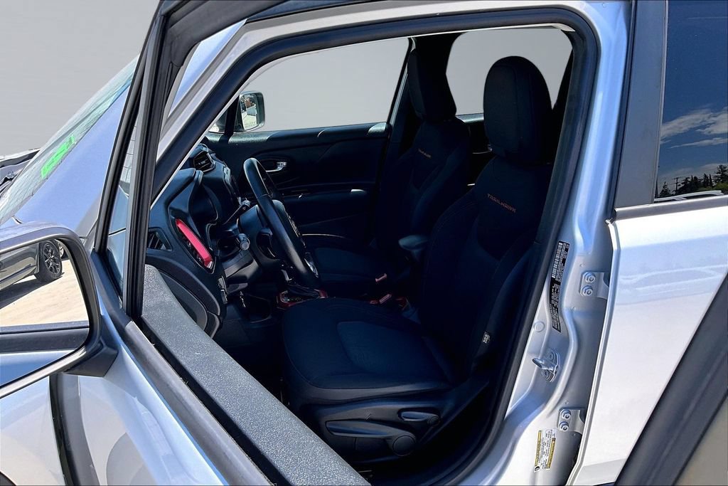 Certified 2016 Jeep Renegade Trailhawk AWD/4WD image 3