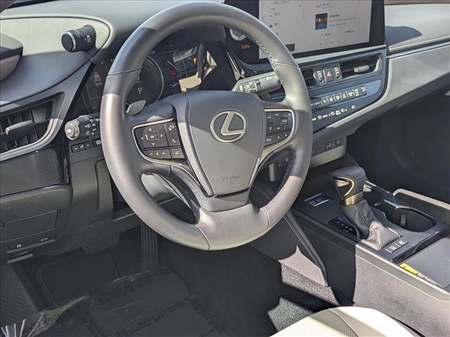 Used 2025 Lexus ES 300h w/ Premium Package image 9