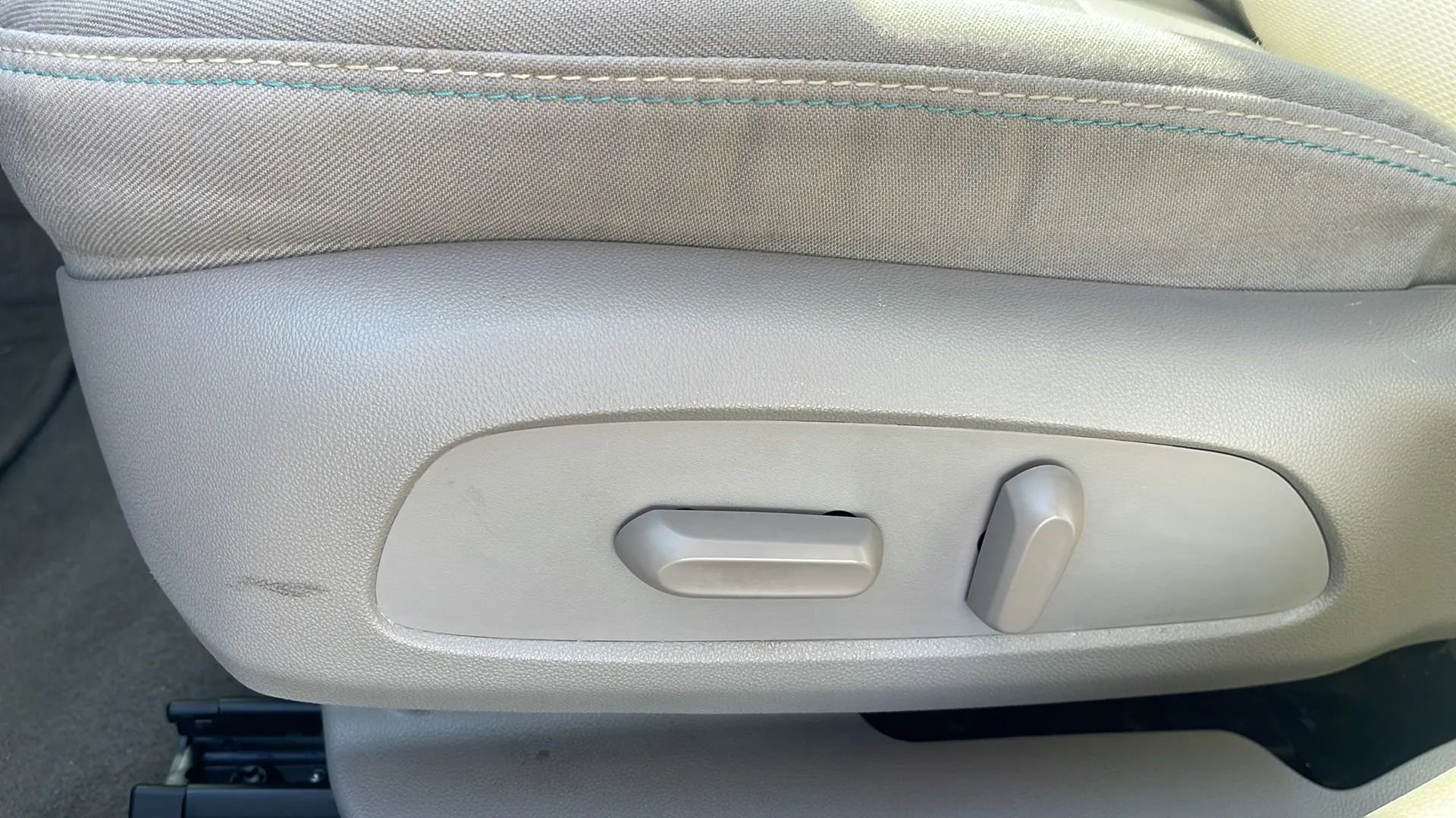 Used 2017 Chevrolet Cruze LT w/ Convenience Package image 19