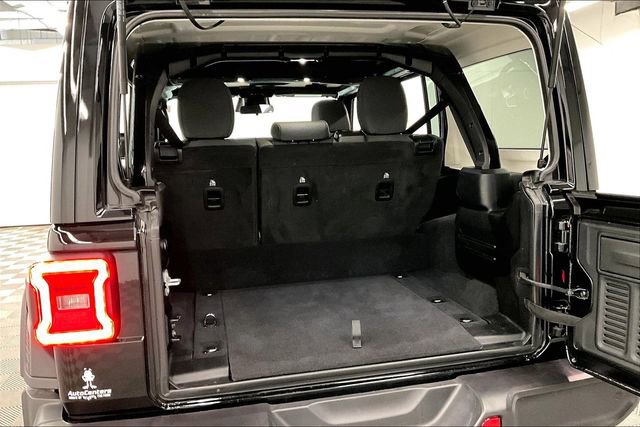 Used 2025 Jeep Wrangler Unlimited Sahara w/ Safety Group image 40