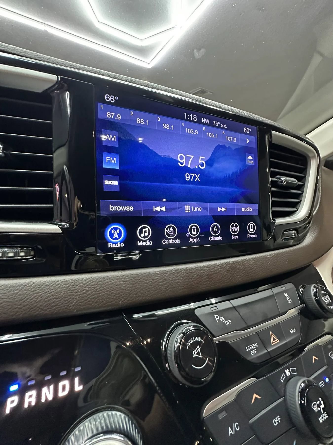 Used 2017 Chrysler Pacifica Touring-L FWD image 20