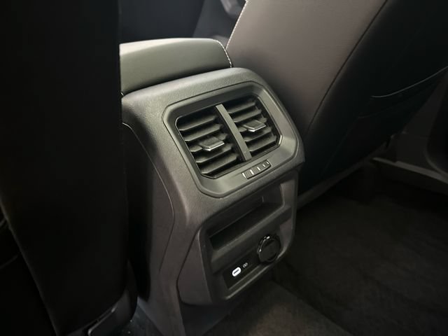 Used 2022 Volkswagen Tiguan SEL R-Line AWD/4WD image 19