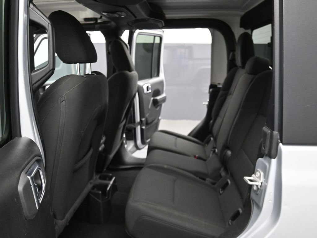 Used 2023 Jeep Gladiator Sport AWD/4WD image 16