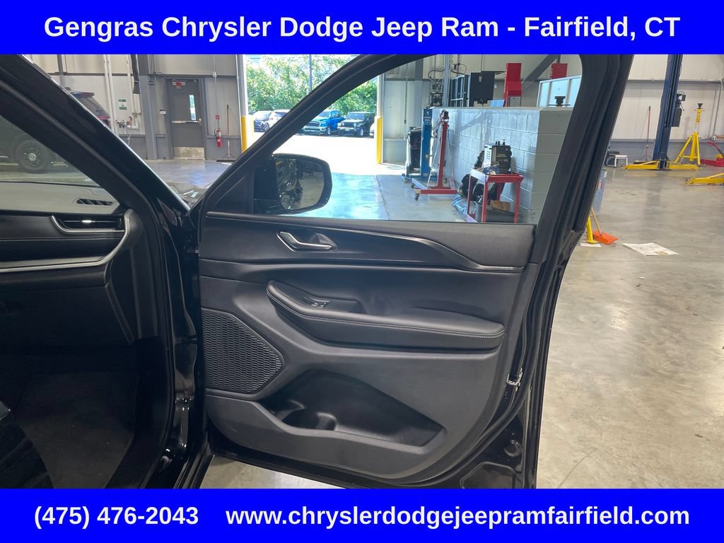 Certified 2025 Jeep Grand Cherokee L Altitude AWD/4WD image 13
