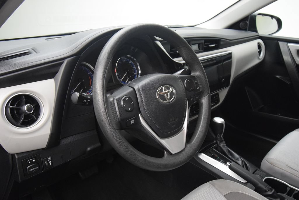 Used 2019 Toyota Corolla LE FWD image 13