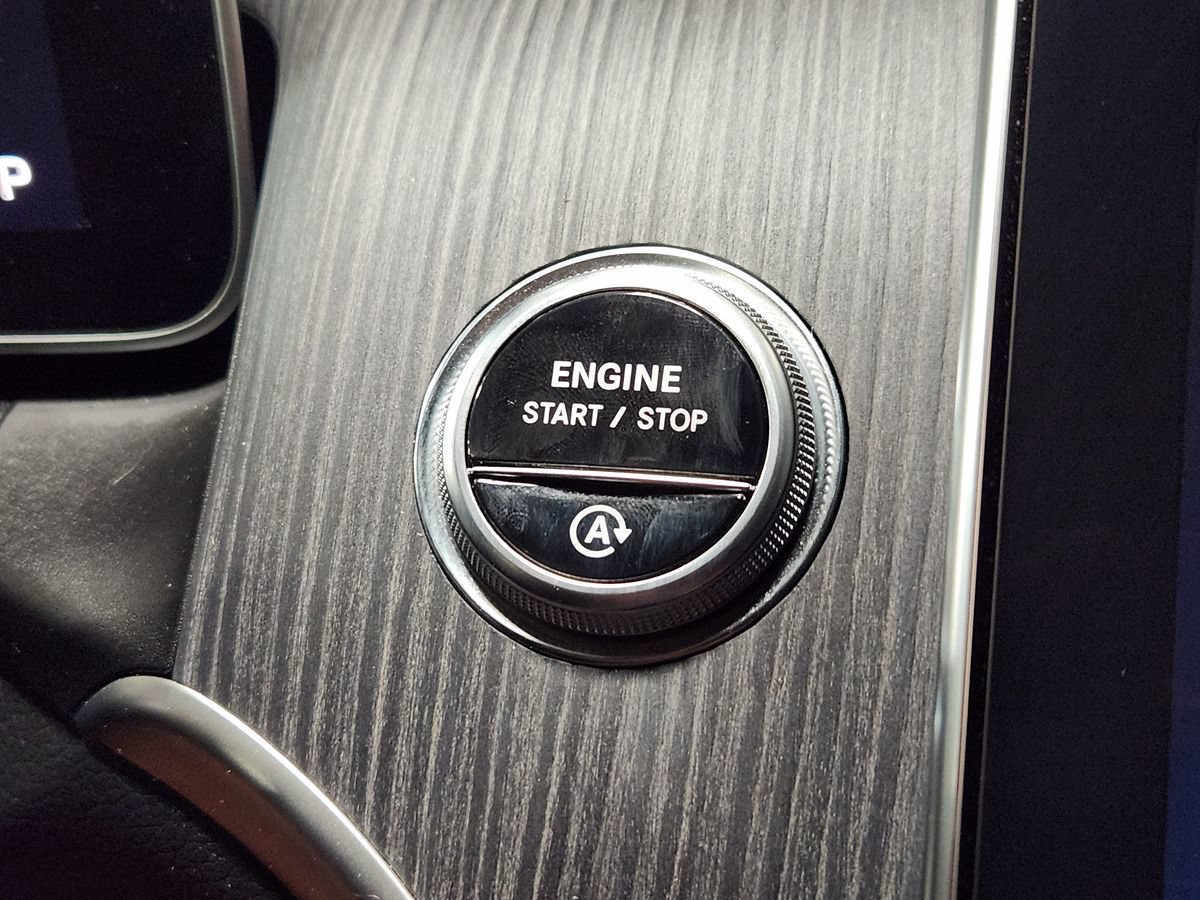 Used 2024 Mercedes-Benz GLC 43 AMG 4MATIC image 40