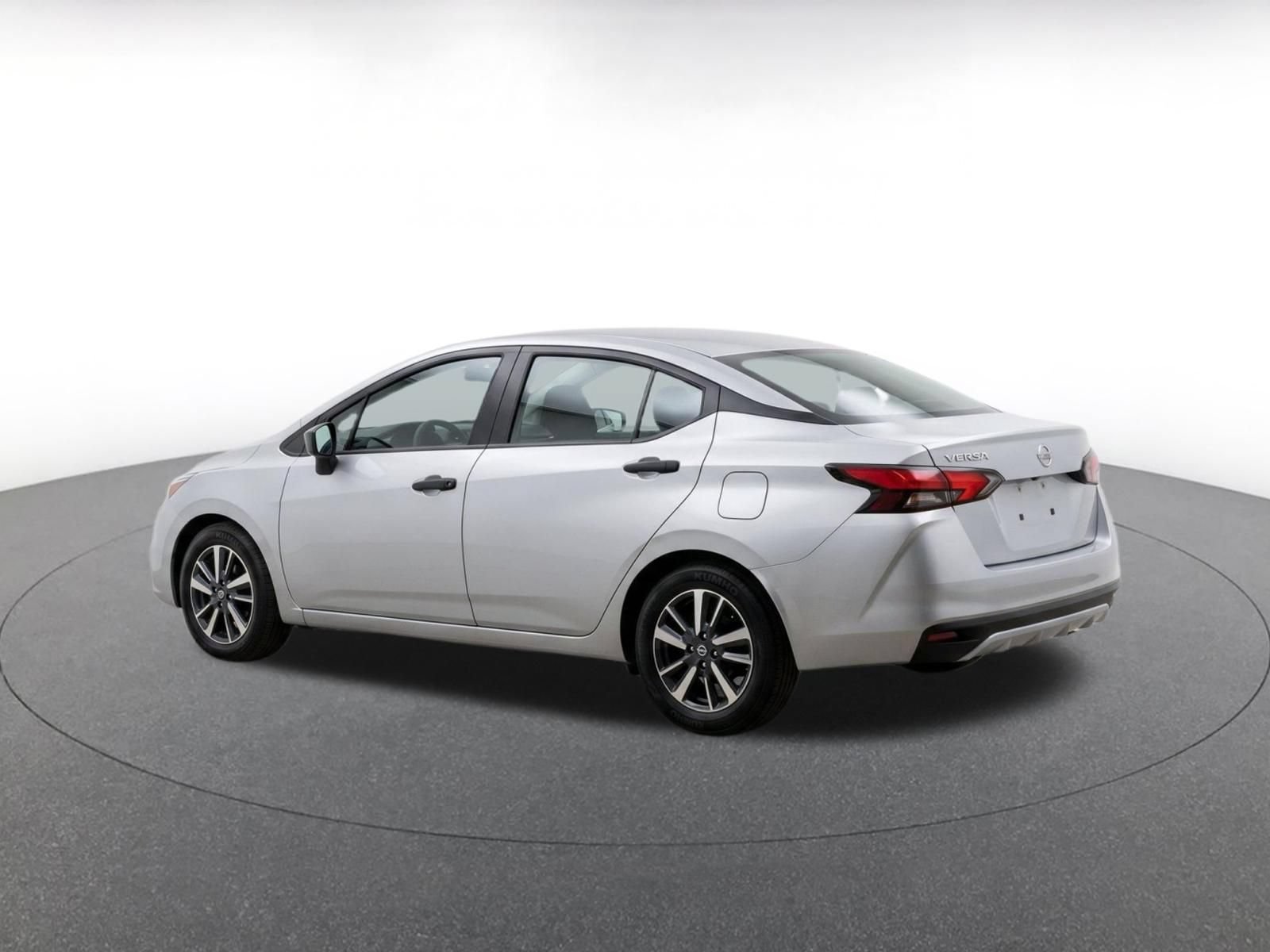Used 2025 Nissan Versa SV FWD image 6