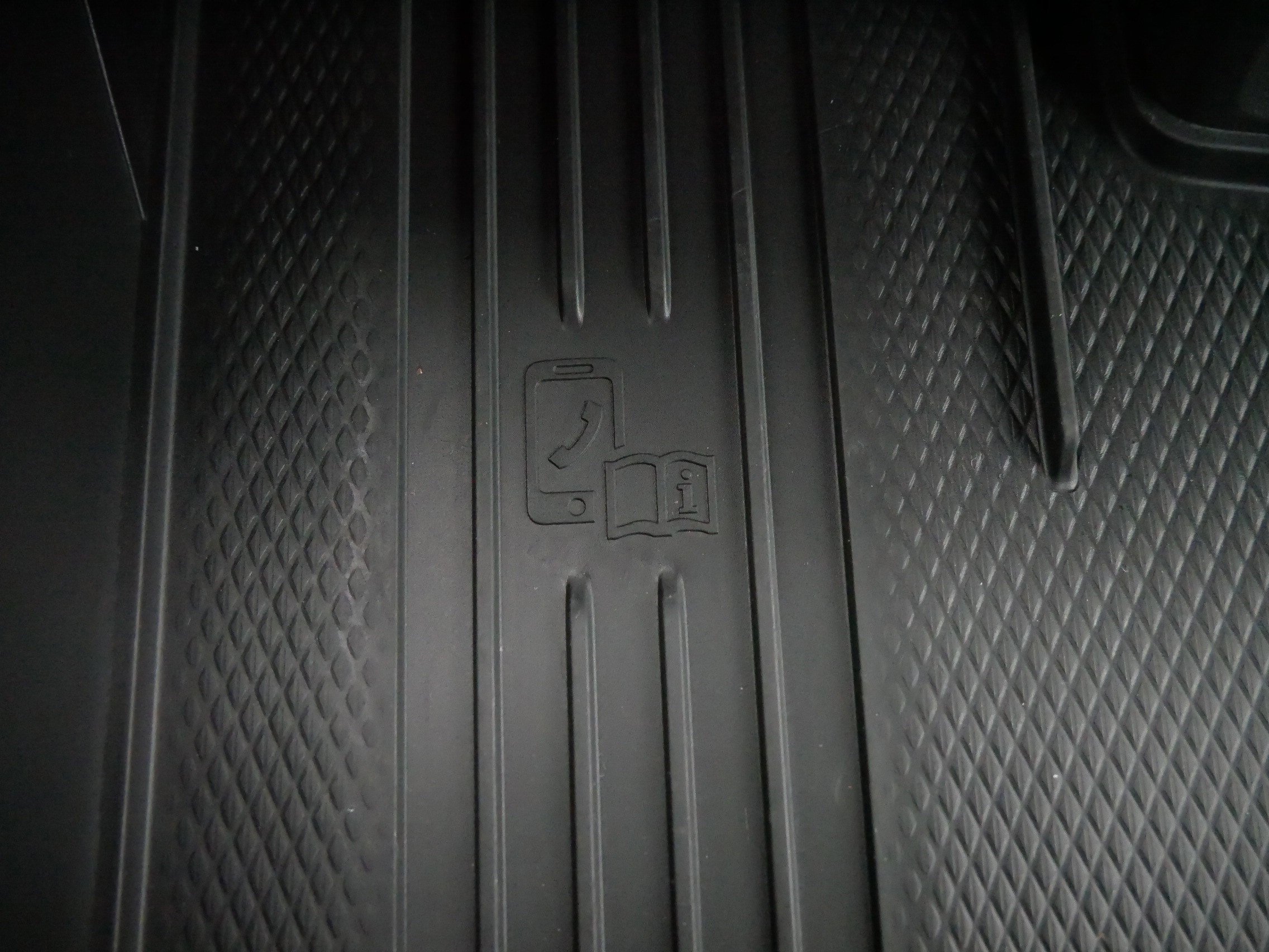 Certified 2025 Volkswagen Atlas Cross Sport SEL Premium R-Line image 28