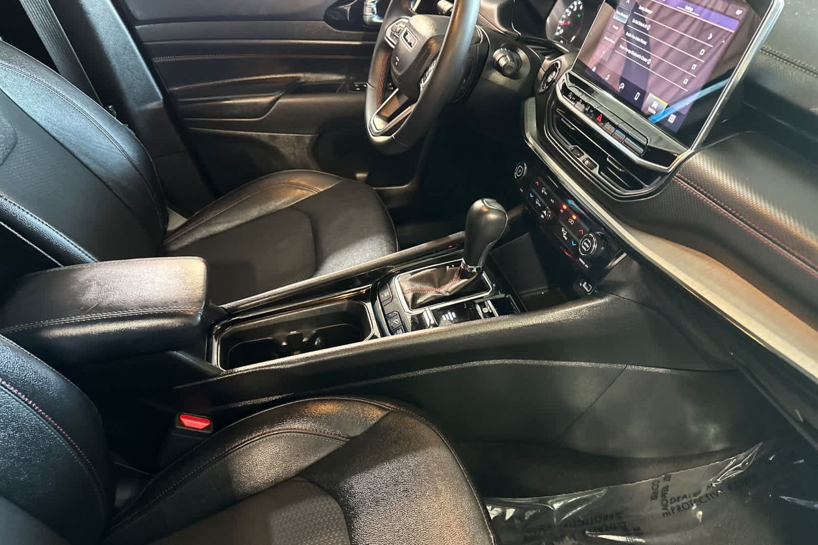 Used 2024 Jeep Compass Trailhawk AWD/4WD image 19