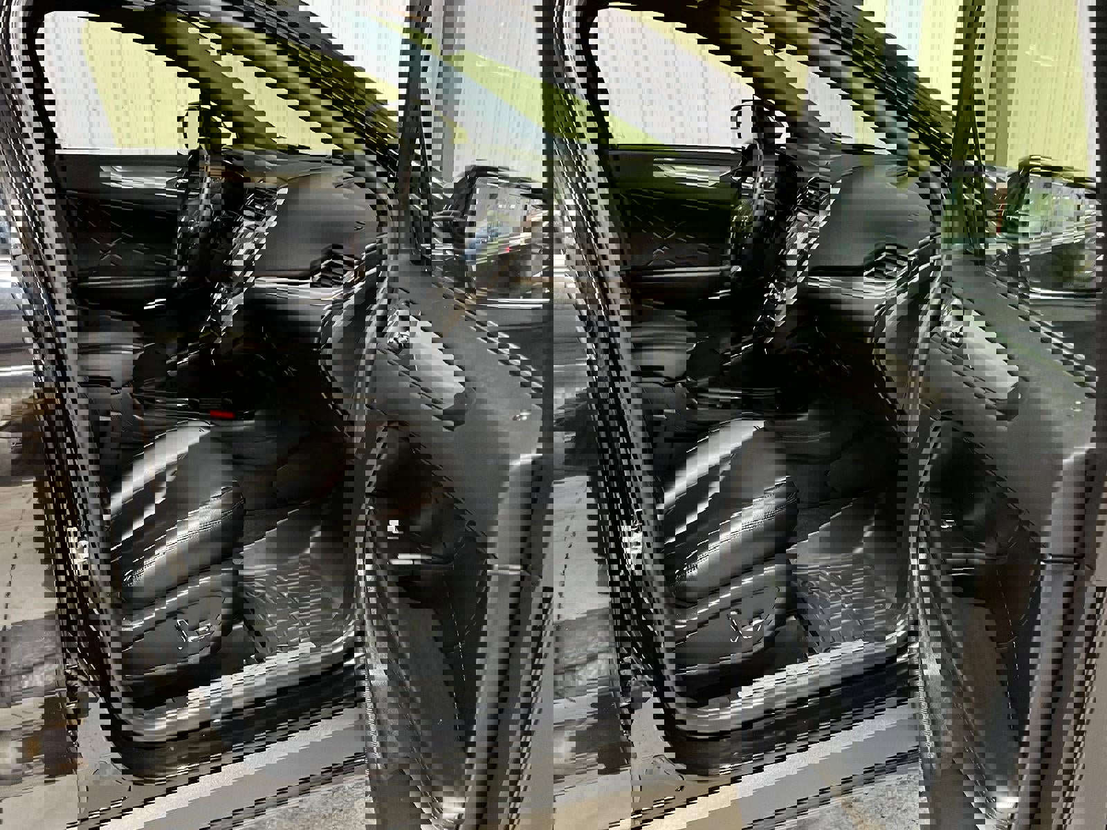 Used 2019 Lincoln MKC Premiere image 14