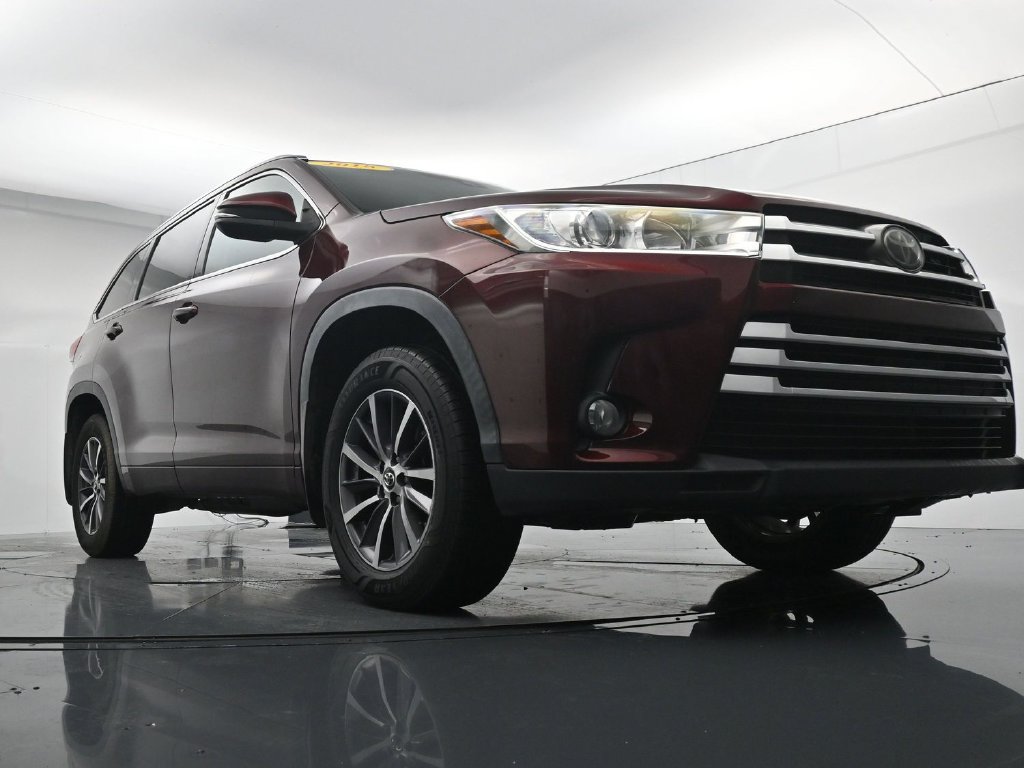 Used 2018 Toyota Highlander XLE AWD/4WD image 32