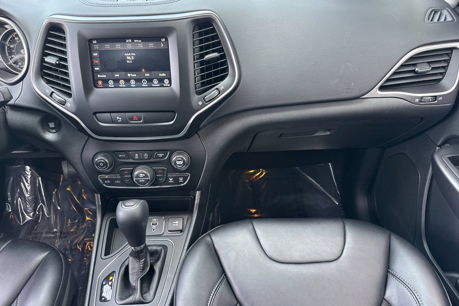 Used 2020 Jeep Cherokee Latitude Plus w/ Comfort/Convenience Group FWD image 28