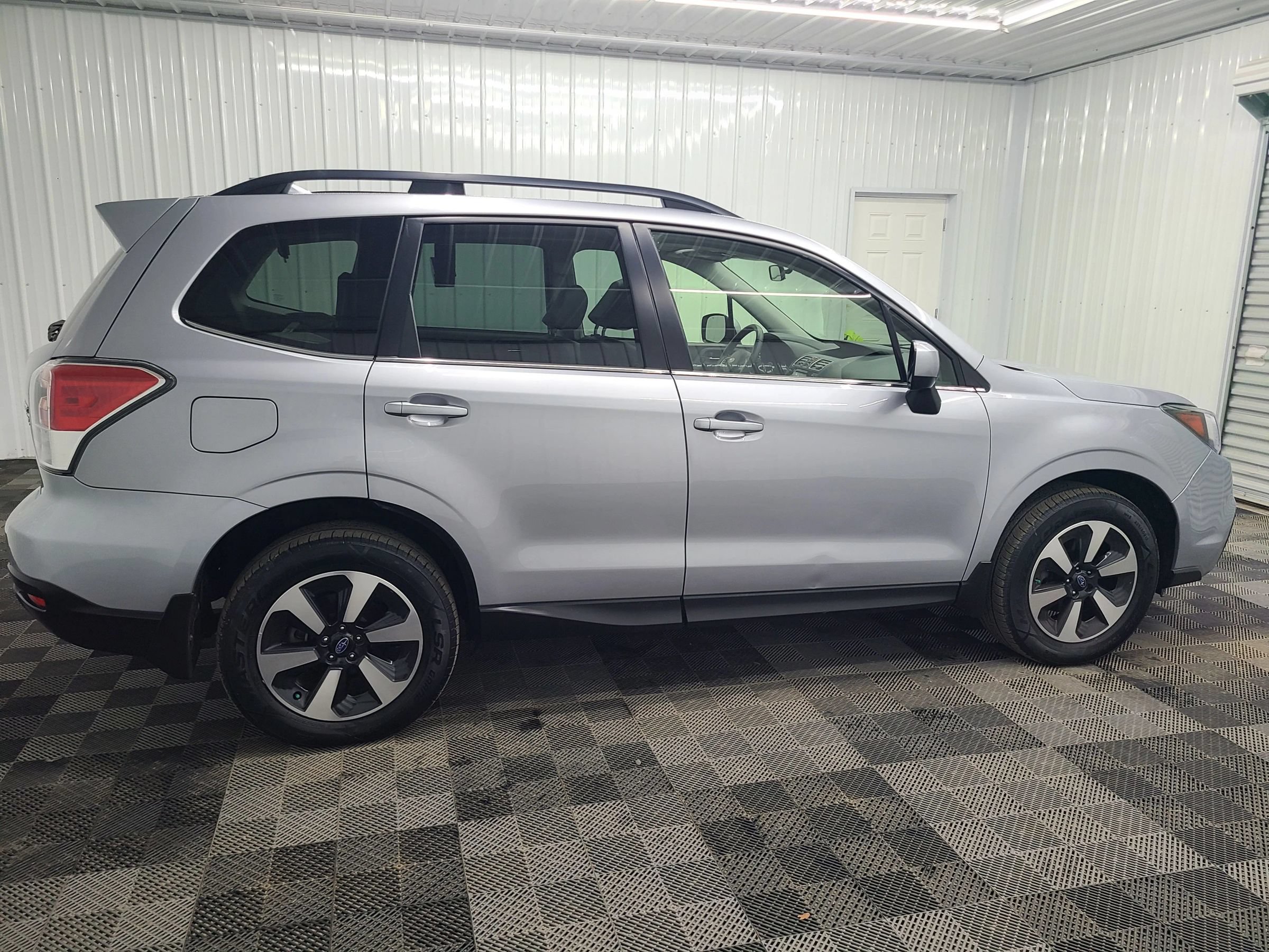Used 2017 Subaru Forester 2.5i Limited AWD/4WD image 12
