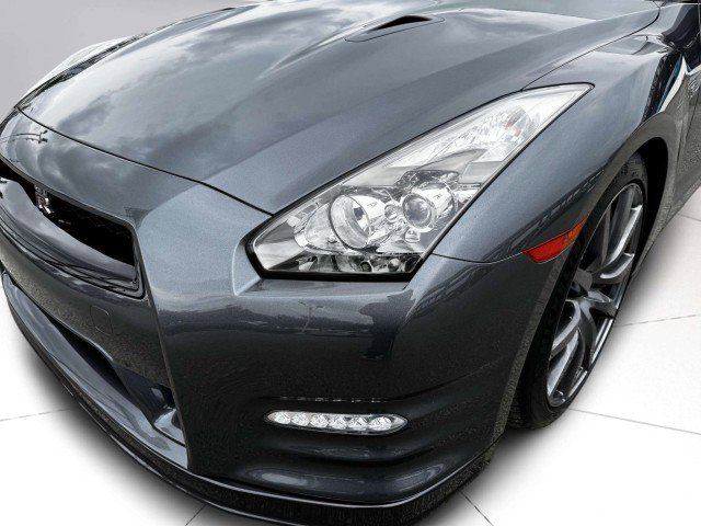 Used 2013 Nissan GT-R Premium image 12