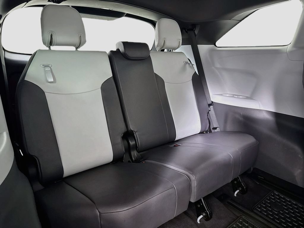 Used 2024 Toyota Sienna XSE AWD/4WD image 28
