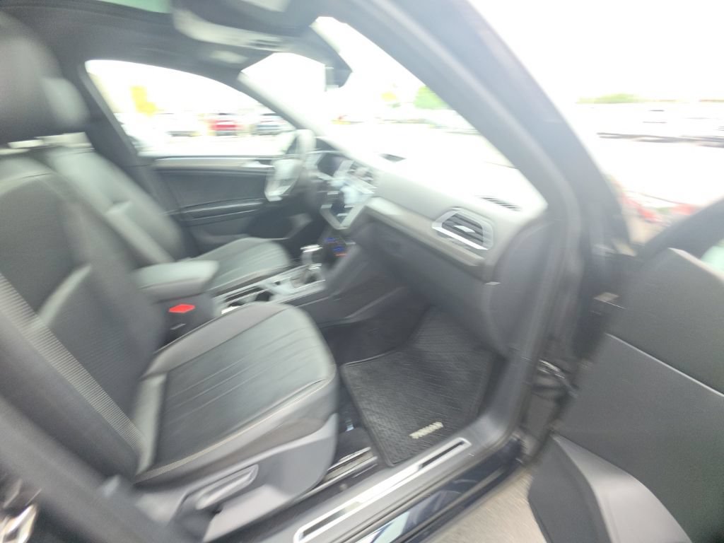 Used 2023 Volkswagen Tiguan SE R-Line AWD/4WD image 35
