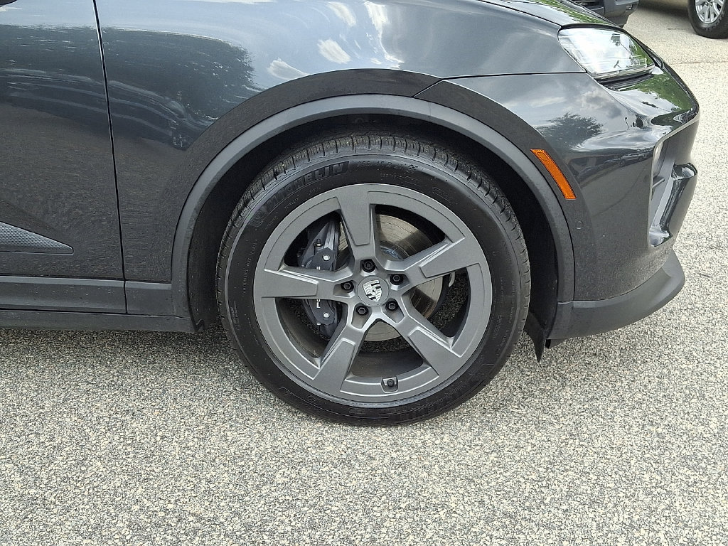 Used 2025 Porsche Macan Electric RWD image 8