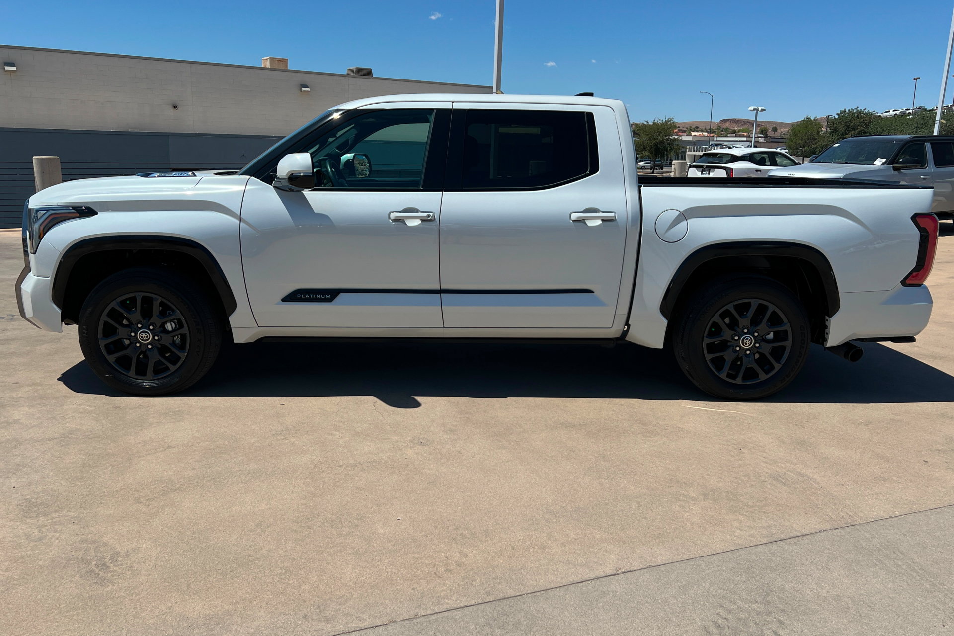 Used 2022 Toyota Tundra Platinum w/ Advanced Package AWD/4WD image 2