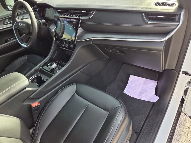 Used 2024 Jeep Grand Cherokee Limited w/ Black Appearance Package image 17