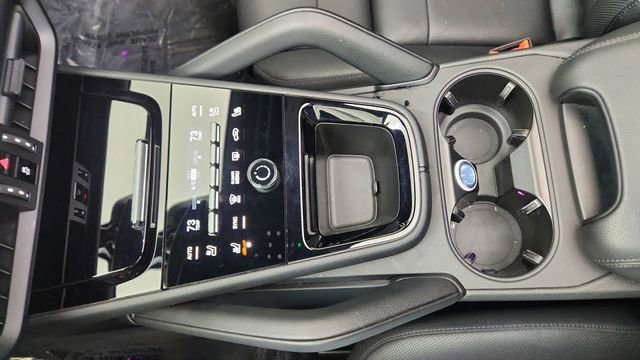 Used 2025 Porsche Cayenne w/ Premium Package image 52