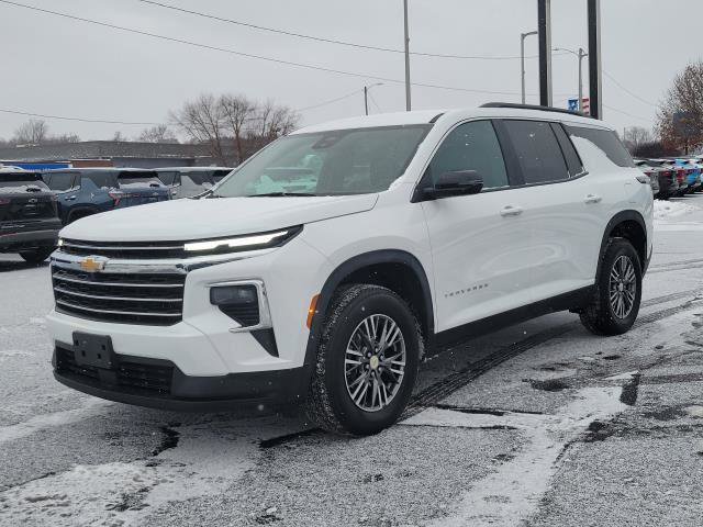 Used 2025 Chevrolet Traverse LT image 4