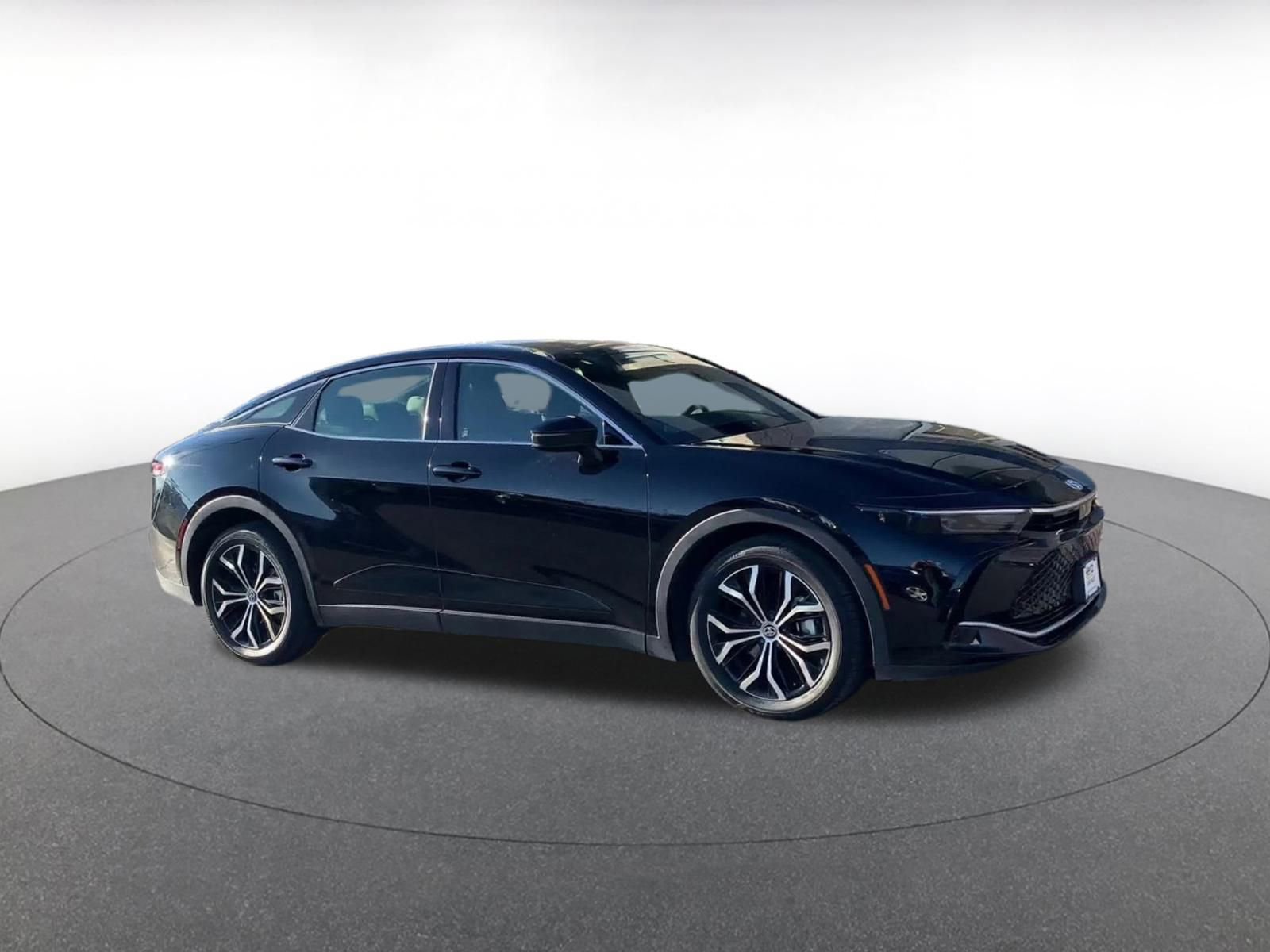 Used 2025 Toyota Crown XLE image 2