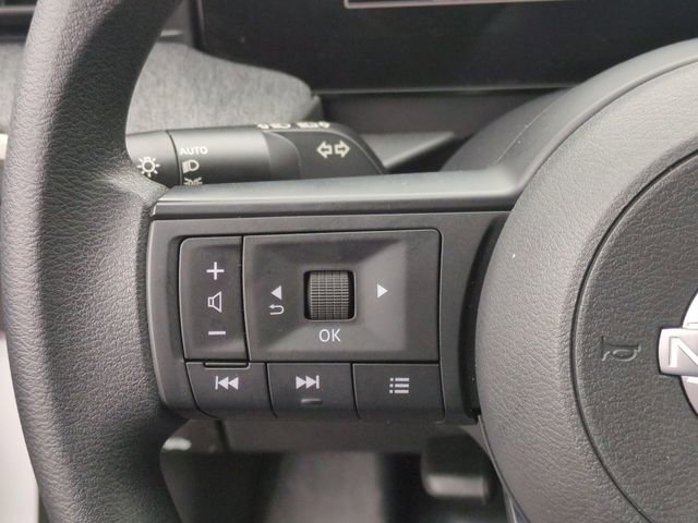 Used 2025 Nissan Kicks SV image 16