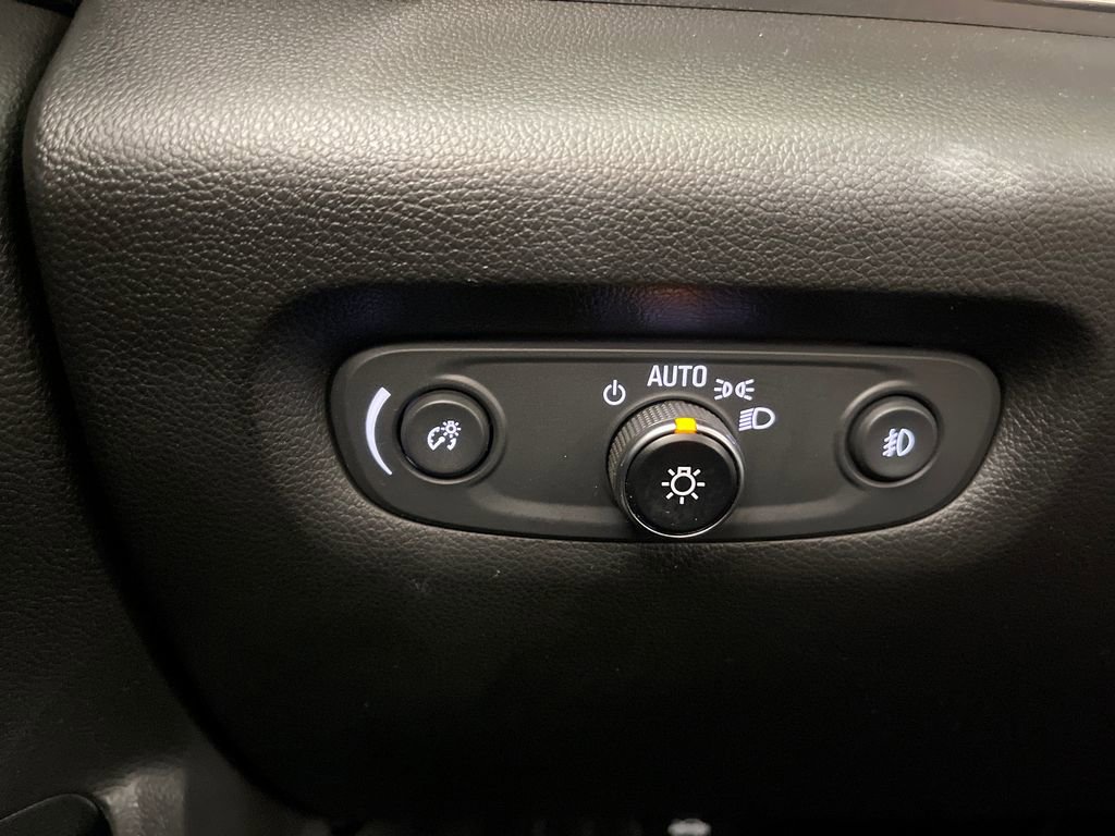 Used 2020 Chevrolet Traverse Premier w/ Redline Edition FWD image 28
