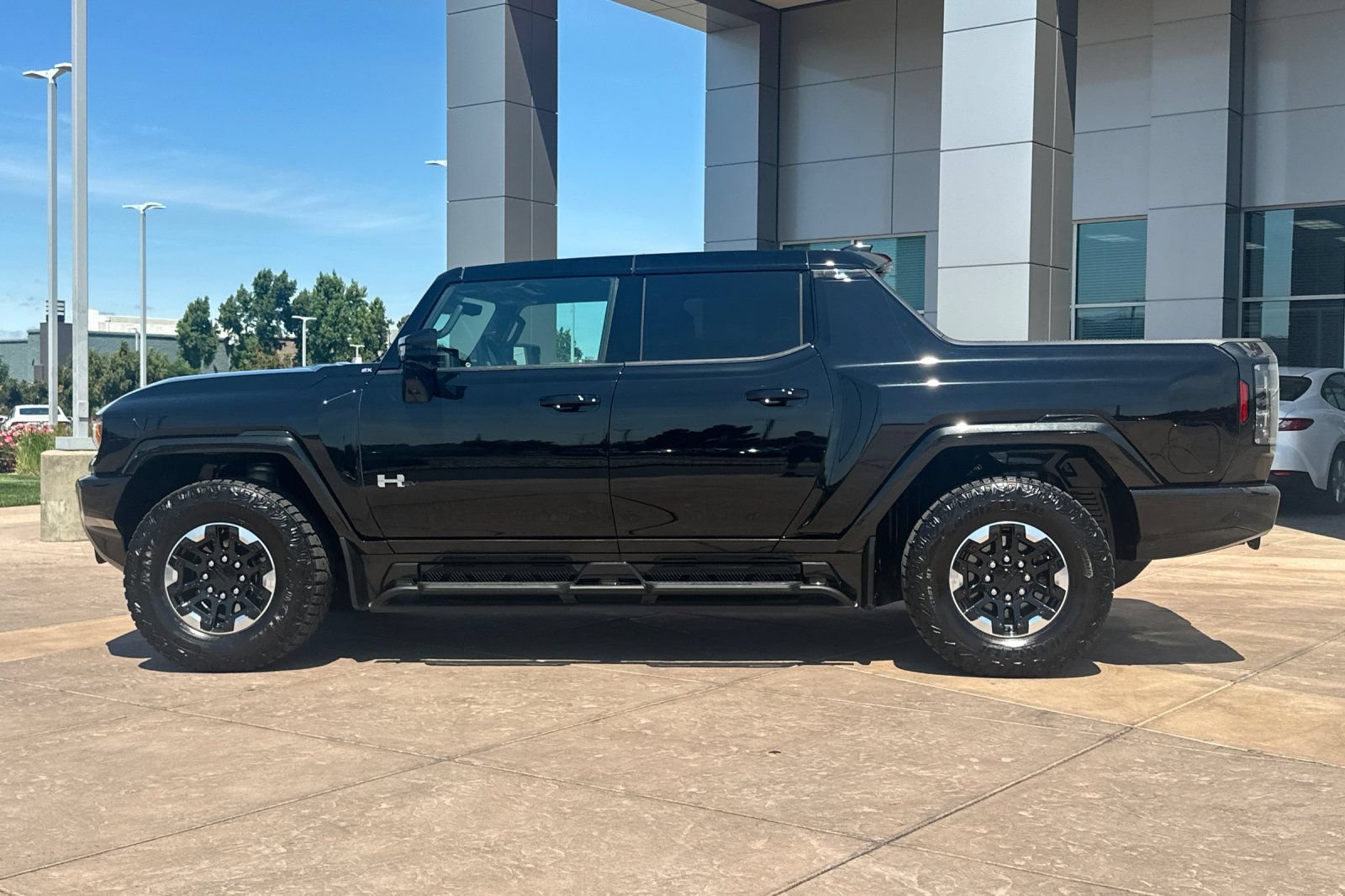 Used 2025 GMC Hummer EV 2X w/ Extreme Off-Road Package AWD/4WD image 7