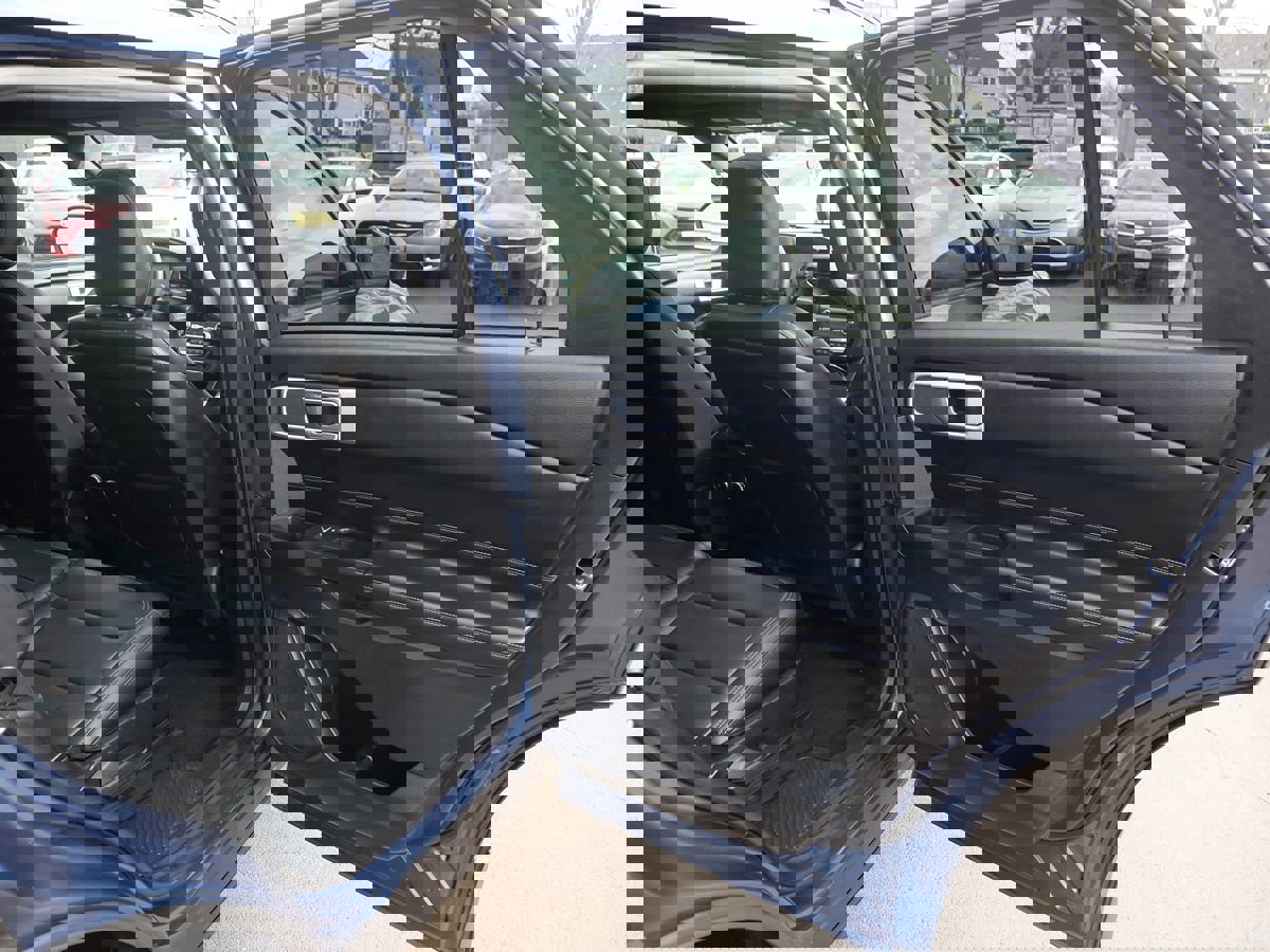 Used 2020 Ford Explorer XLT w/ Equipment Group 202A image 34