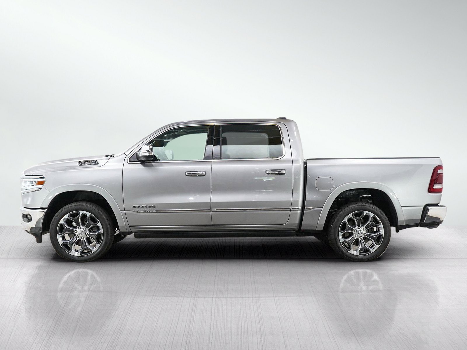 Used 2019 RAM 1500 Limited AWD/4WD image 2