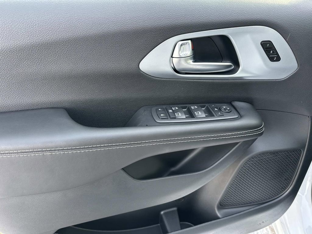 New 2026 Chrysler Pacifica Limited w/ S Appearance Package image 13