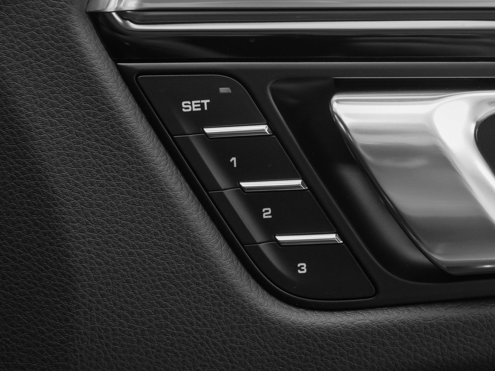 Certified 2025 Porsche Macan image 19