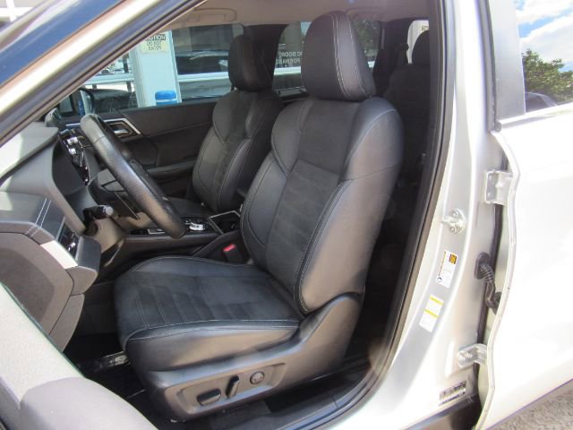 Used 2023 Mitsubishi Outlander SE image 6
