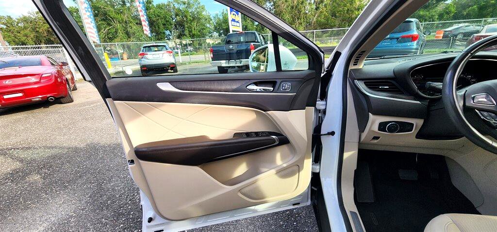 Used 2017 Lincoln MKC Reserve image 20