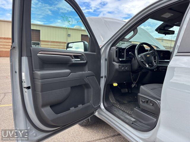 Used 2024 Chevrolet Silverado 1500 LT AWD/4WD image 5