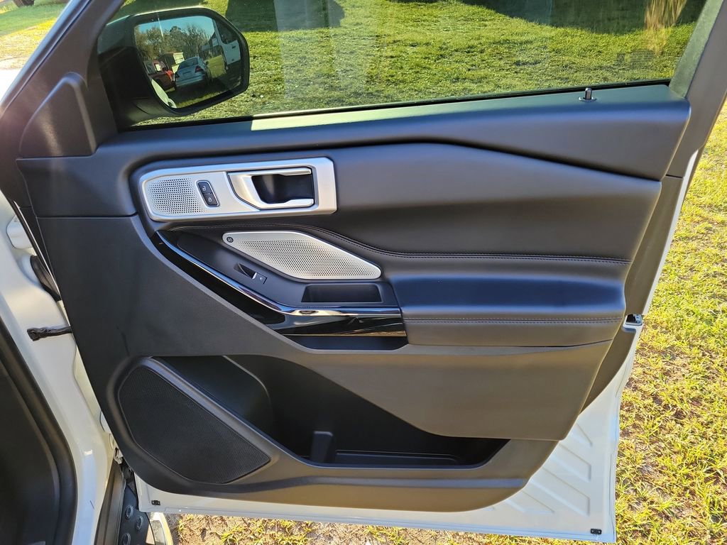 Used 2022 Ford Explorer Platinum w/ Equipment Group 601A image 40