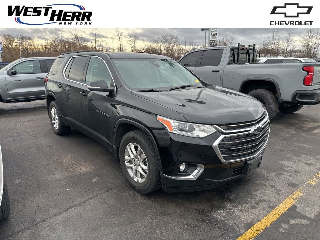 Used 2021 Chevrolet Traverse LT image 1
